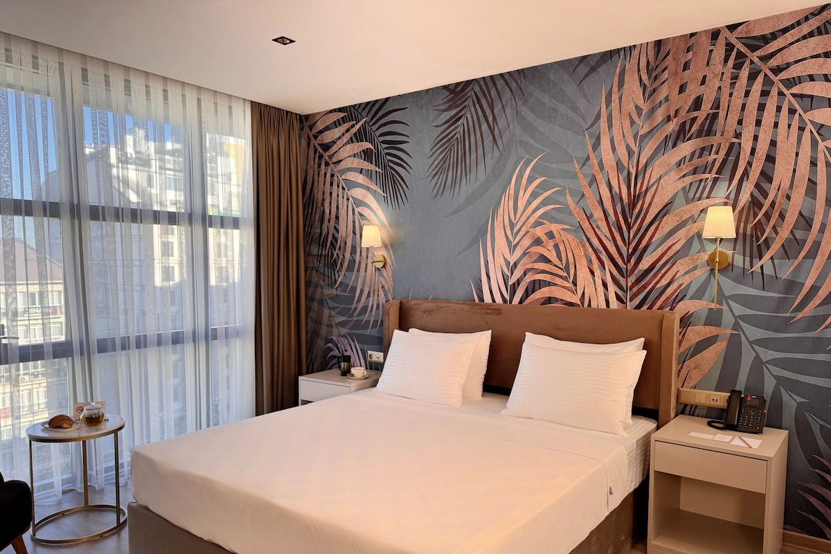 Deluxe Room, City View | Premium bedding, minibar, in-room safe, soundproofing