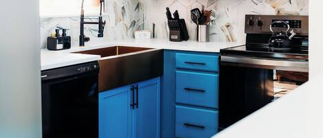 冰箱、微波炉、烤箱、炉灶