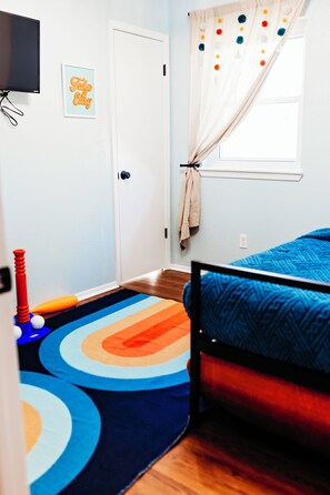 3 bedrooms, travel crib, free WiFi, bed sheets