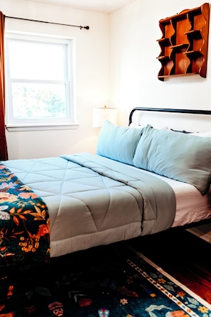 3 عدّة غرف نوم وسرير سفر وواي فاي مجانًا وملاءات أسرّة