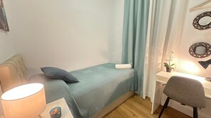 Eenpersoonskamer, gemeenschappelijke badkamer | Een bureau, een strijkplank/strijkijzer, gratis wifi