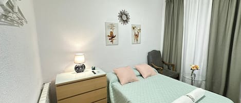 Doppelzimmer, Gemeinschaftsbad | Schreibtisch, Bügeleisen/Bügelbrett, kostenloses WLAN