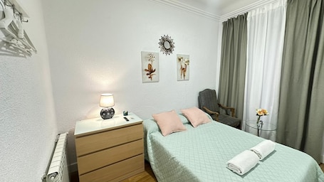 Double Room, Shared Bathroom | Desk, iron/ironing board, free WiFi