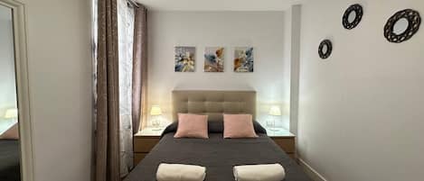 Double Room, Shared Bathroom | Desk, iron/ironing board, free WiFi