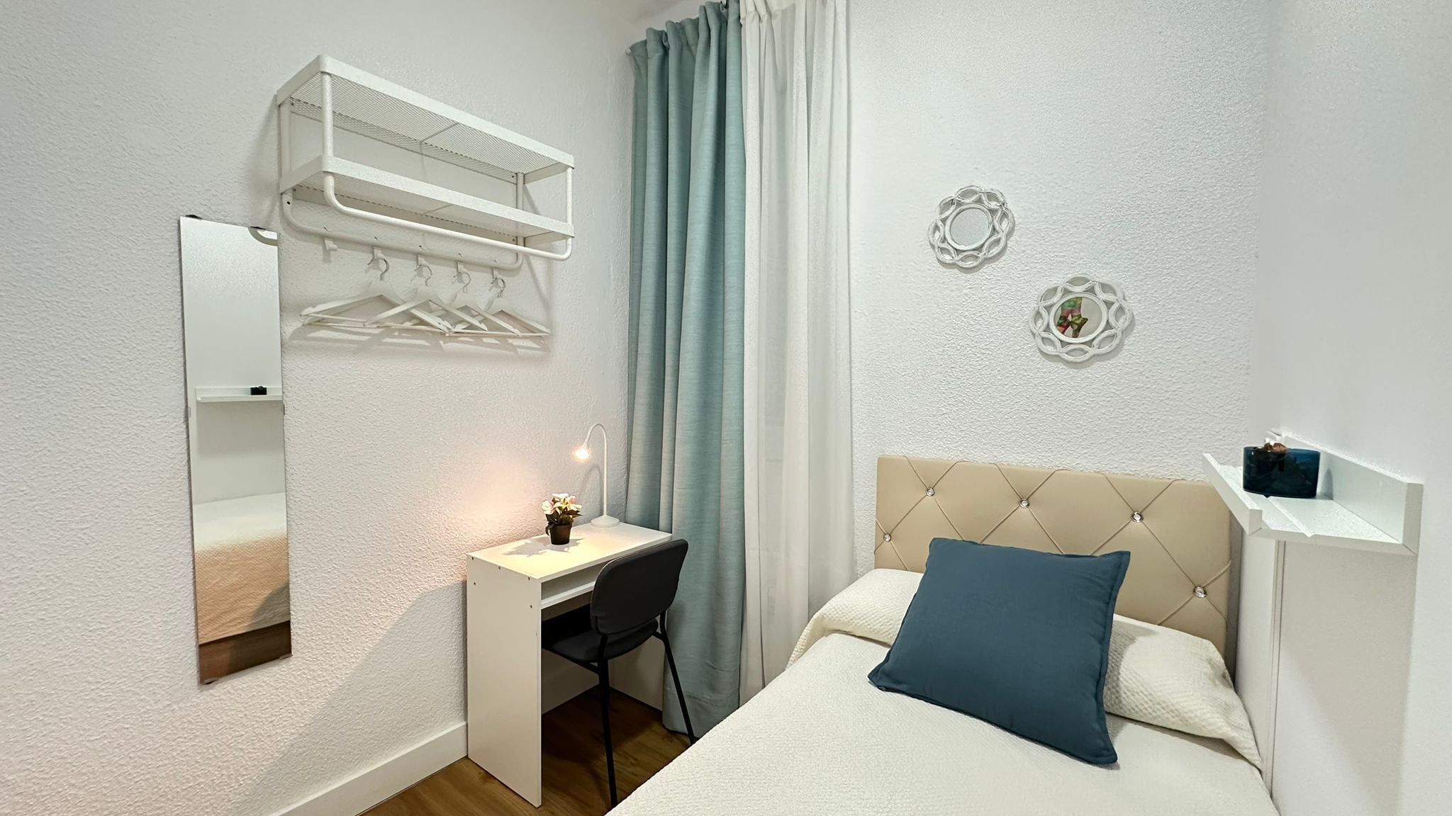 Single Room, Shared Bathroom | Desk, iron/ironing board, free WiFi