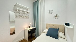 Single Room, Shared Bathroom | Desk, iron/ironing board, free WiFi - Habitaciones Manuela (Madrid)
