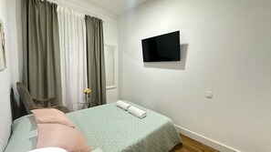 ห้องดับเบิล, ห้องน้ำรวม | โต๊ะทำงาน, เตารีด/โต๊ะรีดผ้า, Wi-Fi ฟรี