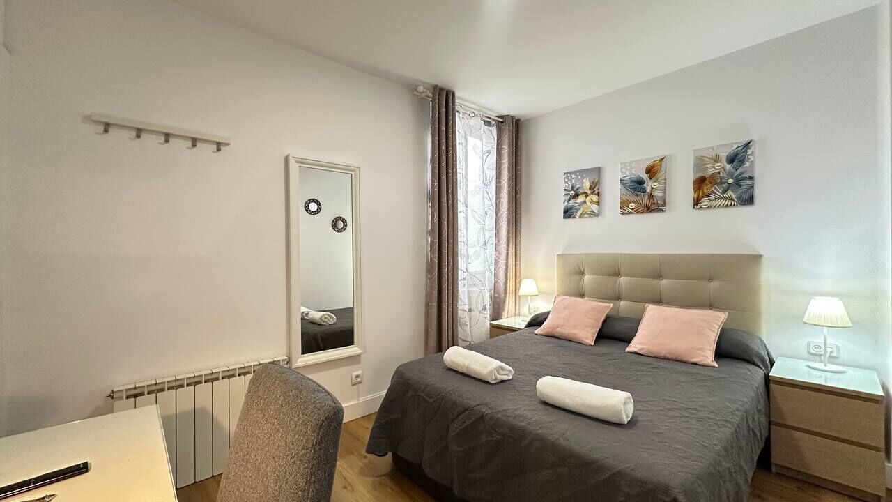 Double Room, Shared Bathroom | Desk, iron/ironing board, free WiFi