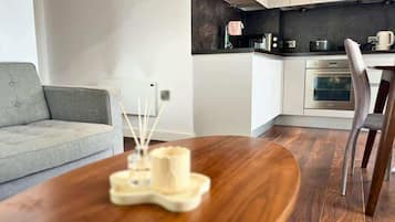 Basic-Apartment, Balkon, Stadtblick | Eigene Küche