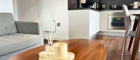 Basic Apartment, Balcony, City View | Private kitchen