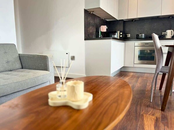 Apartamento básico, balcón, vistas a la ciudad | Cocina privada