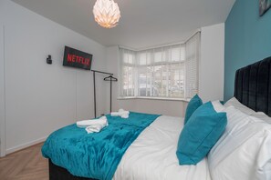 3 bedrooms, desk, iron/ironing board, travel cot - Cosy Clay Home
8 guests,3 bedrooms,5 beds,2 bathrooms
Totally Renovated, (Birmingham)
