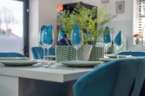 Dining - Cosy Clay Home
8 guests,3 bedrooms,5 beds,2 bathrooms
Totally Renovated, (Birmingham)