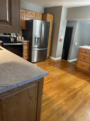 Mikrowelle, Ofen, Herdplatte, Geschirrspüler