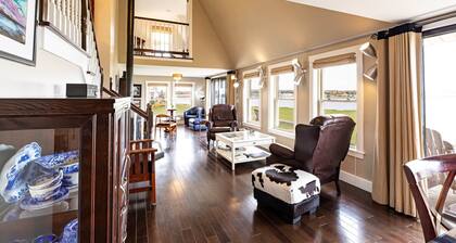 Elegant Waterfront Cottage – 3BR/3BA with Stunning River Views & Firepit