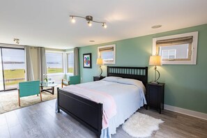 3 bedrooms, desk, free WiFi, bed sheets - Elegant Waterfront Cottage – 3BR/3BA with Stunning River Views & Firepit (Stanley Bridge)