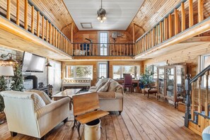 Smart TV, fireplace - St. Chrysostome South Shore Escape – Private Beach, Hot Tub, Coastal Charm (Prince Edward Island)