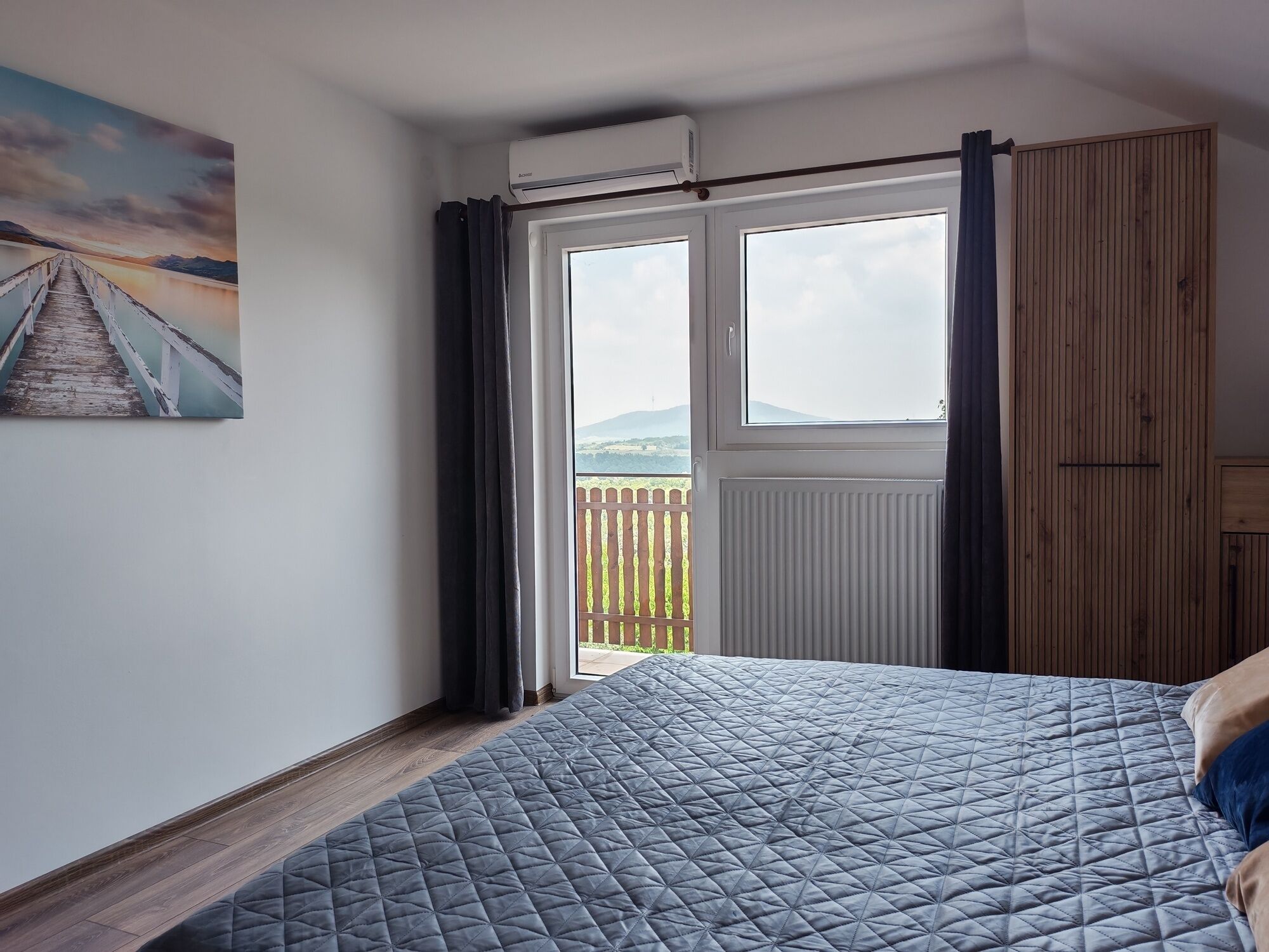 5 habitaciones, caja de seguridad en la habitación y escritorio 