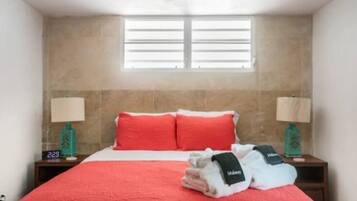 2 soveværelser, skrivebord, strygejern/strygebræt, weekendseng