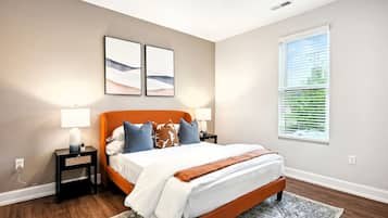 2 bedrooms, desk, iron/ironing board, travel crib