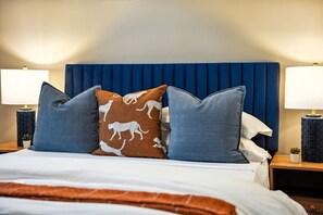 2 Schlafzimmer, Schreibtisch, Bügeleisen/Bügelbrett, Reisekinderbett