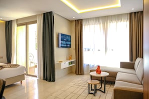 Studio Superior | Seprai katun Mesir, seprai premium, dan tempat tidur bayi gratis