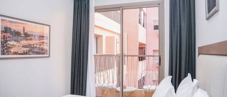 Egyptian cotton sheets, premium bedding, free WiFi