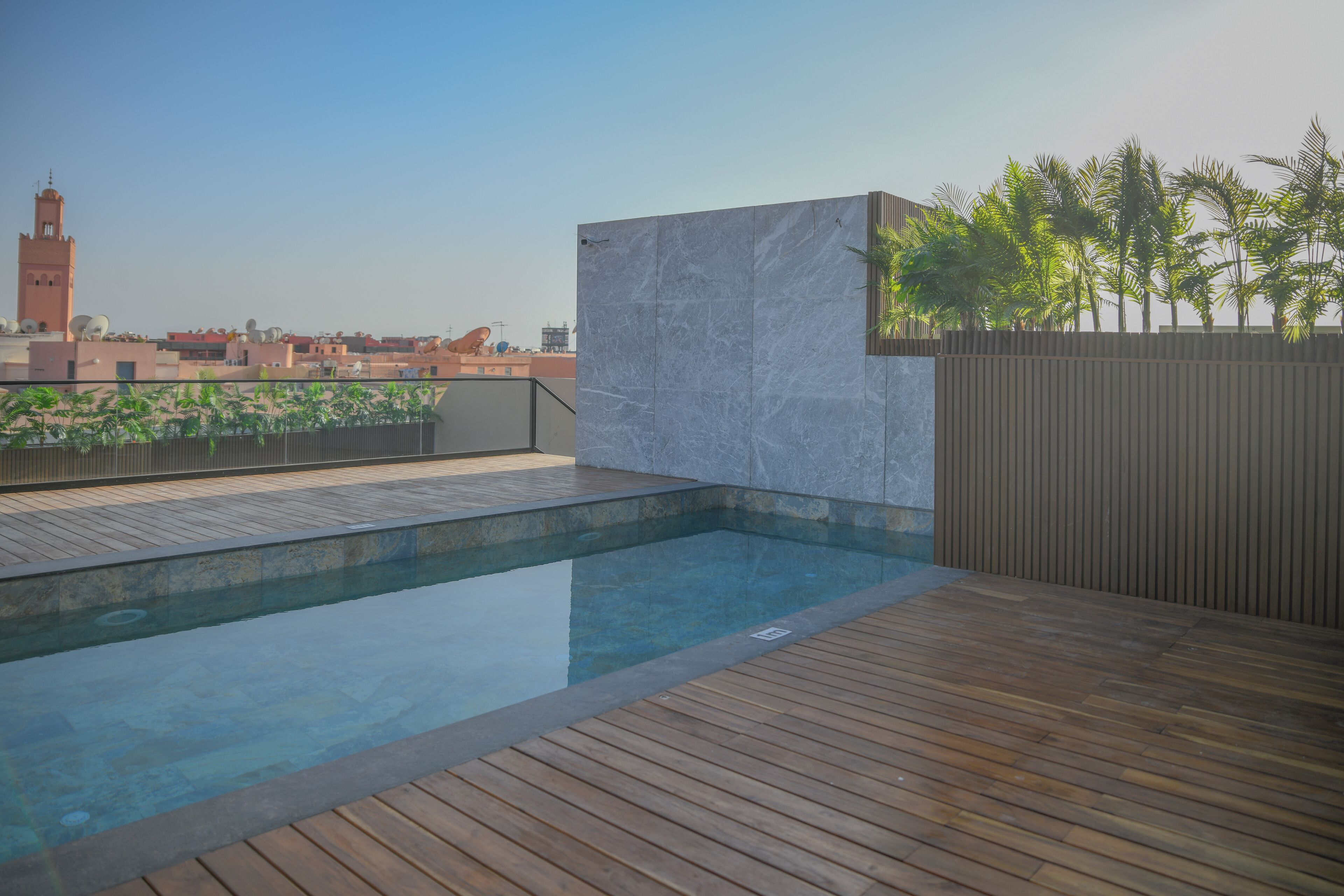 من حمّامات السباحة المغطاة