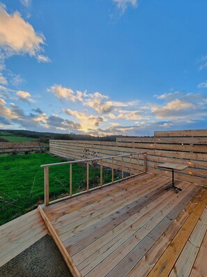 Terrace/patio - Modern and peaceful studio near Lahinch perfect for a relaxing getaway (Lahinch)