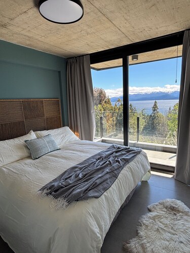 Calido departamento con vista al Nahuel Huapi en Bariloche