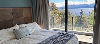Calido departamento con vista al Nahuel Huapi en Bariloche