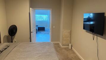 2 室のベッドルーム、アイロン / アイロン台、インターネット、ベッドシーツ