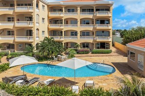 Outdoor pool - The Strand apartment 1A, 5 guests with pool and beach (Willemstad)