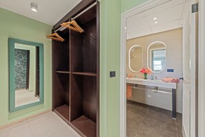 A modern bathroom with a vanity, mirror, and towel rack. - The Strand apartment 1A, 5 guests with pool and beach (Willemstad)