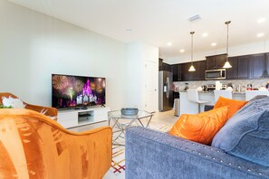 Smart TV, books - Ideal Family 5BR Villa in Windsor at Westside Resort ● Private Pool, BBQ & more! (Kissimmee)