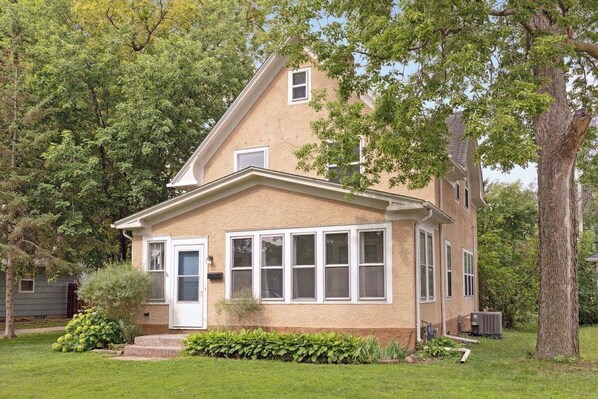 Exterior - The Nightingale  · King Bed l 5 min to MOA l 75 & 65 HDTV I Ping Pong (Richfield)