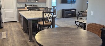 3-bedroom house in cool Clay with AC