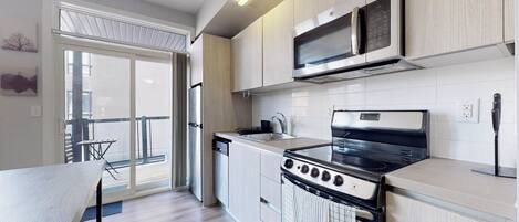 Fridge, microwave, oven, stovetop