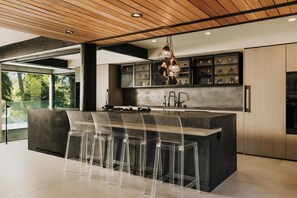 Mikroaaltouuni, uuni, liesi, astianpesukone