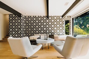 المنشأة من الداخل