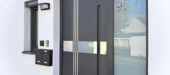 Apartment in the Grafschaft with Shared Terrace, Private Garden, and Wi-Fi