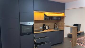 Kühlschrank, Ofen, Herdplatte, Geschirrspüler