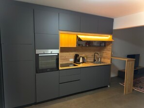 Réfrigérateur, four, plaque de cuisson, lave-vaisselle