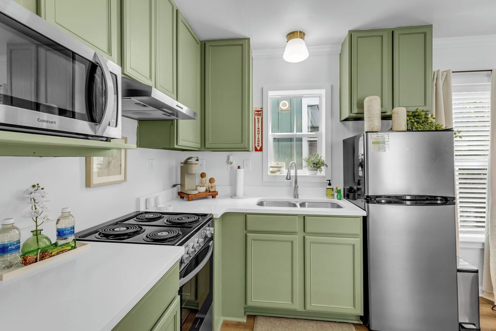 Refrigerador, microondas, horno y lavavajillas 