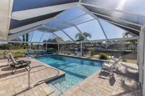 Pool - Private Pool, Boating dock, on Canal to Charlotte Harbor and Gulf, Close to beaches and activities (Port Charlotte)
