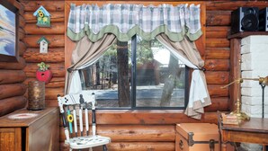 Interior - The Ohana Lodge - Rustic Log Cabin in Pinetop Country Club w/Deck, BBQ & B-Ball (Pinetop Country Club)