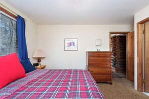 3 habitaciones, tabla de planchar con plancha y cuna de viaje
