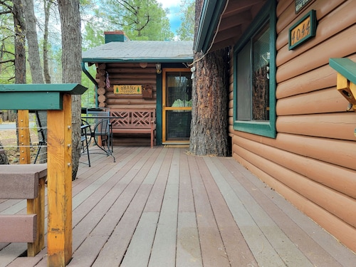 The Ohana Lodge - Rustic Log Cabin in Pinetop Country Club w/Deck, BBQ & B-Ball