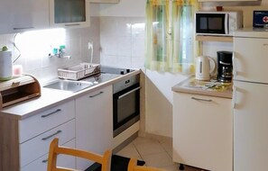 Fridge, microwave, oven, stovetop - Beautiful home in Bol (Bol)