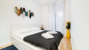 Iron/ironing board, bed sheets - Nomad's Netto & Subway - Lovely Terrace (Porto)